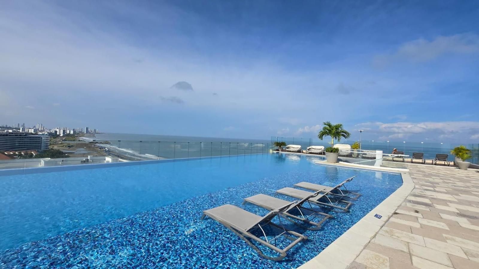 Luxury Oceanfront 2br 3ba Playa Azul