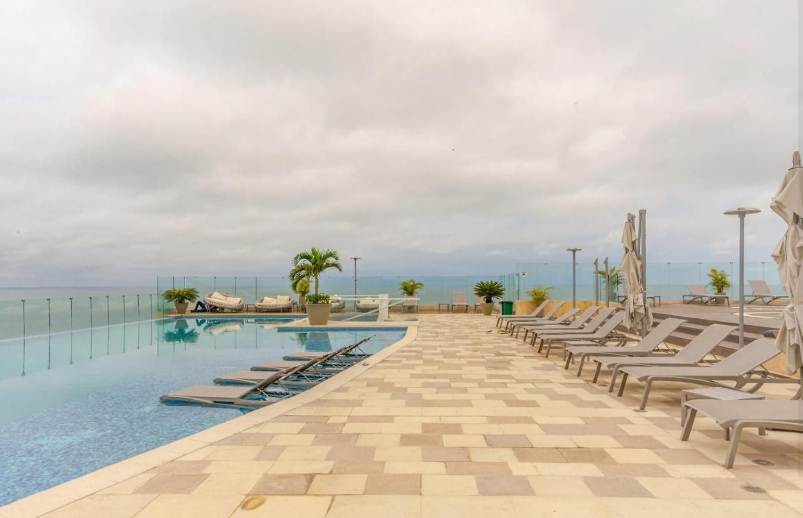 Apartamento Luxury Oceanfront 2br 3ba Playa Azul