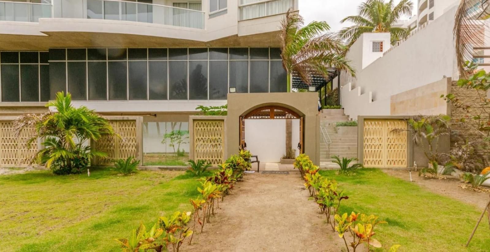 Luxury Oceanfront 2br 3ba Playa Azul Apartamento *