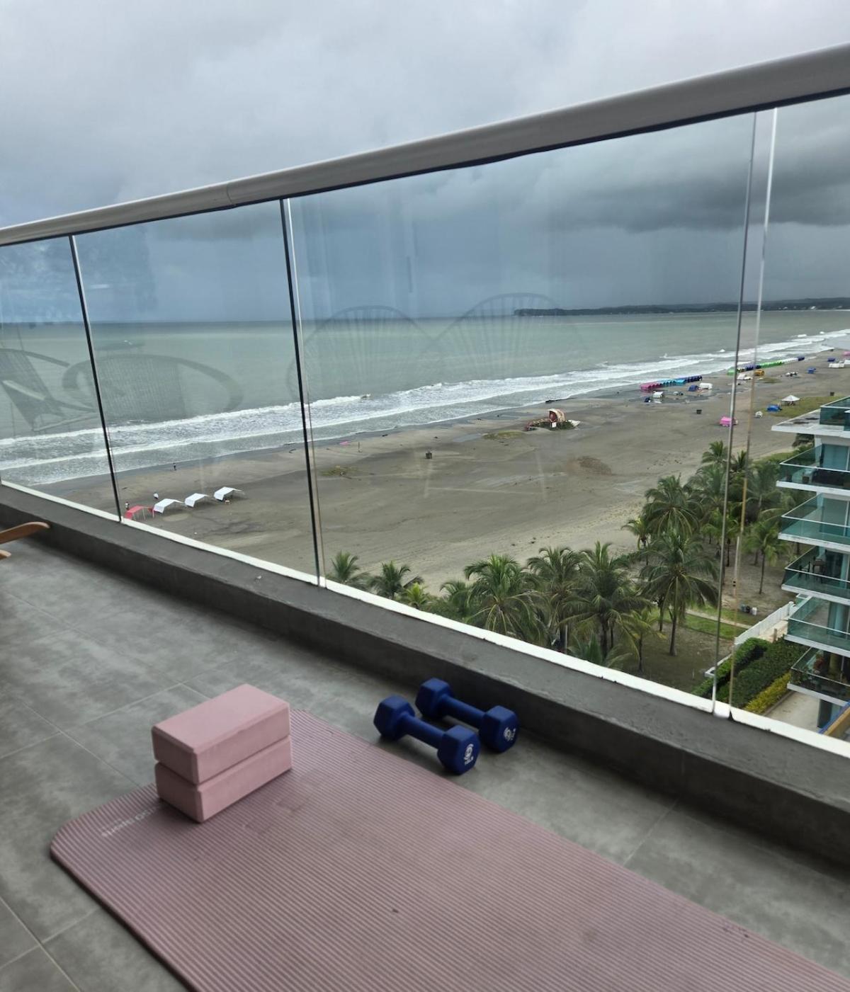 Luxury Oceanfront 2br 3ba Playa Azul *